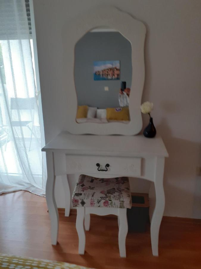 Lola Apartmani Ровинь Экстерьер фото