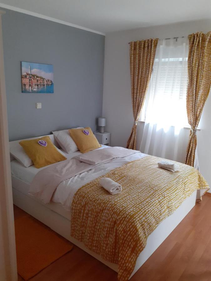 Lola Apartmani Ровинь Экстерьер фото